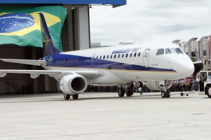 Brasil: Embraer empresa aeronáutica brasileira fecha contratos de 17,3 bilhões de dólares 