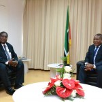 Presidente de Moçambique, Filipe Nyusi, com líder da Renamo, Ossufo Momade