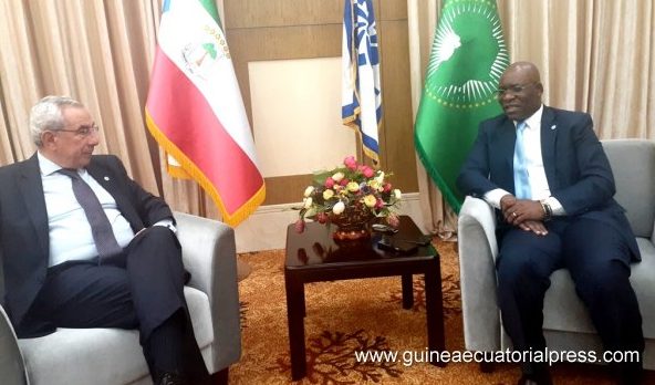 Ministro das Relações Exteriores e Cooperação da Guiné Equatorial, Simeón Oyono Esono, com o Secretário Executivo da CPLP, Francisco Ribeiro Telles