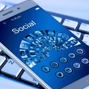 Dinamarca propõe proibição de redes sociais para menores de 15 anos
