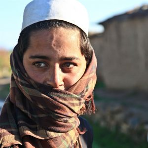 Afeganistão: Mulheres proibidas de viajar sem companhia de homens