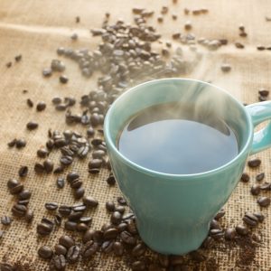 Consumo de café e chá reduz o risco de AVC e demência