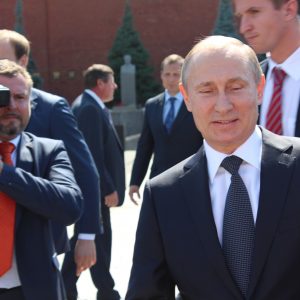 Rússia: Ex-Presidente diz que qualquer tentativa de detenção de Putin "seria uma declaração de guerra"