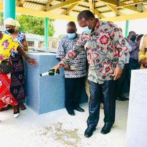 Moçambique: Edil de Dondo faz entrega de mercado reabilitado após Ciclone Idai