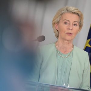 Von der Leyen diz que Europa está a ser alvo de uma "guerra híbrida"