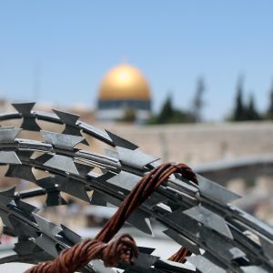 Israel: Tiroteio em paragem de autocarro faz seis mortos. Hamas saudou ataque